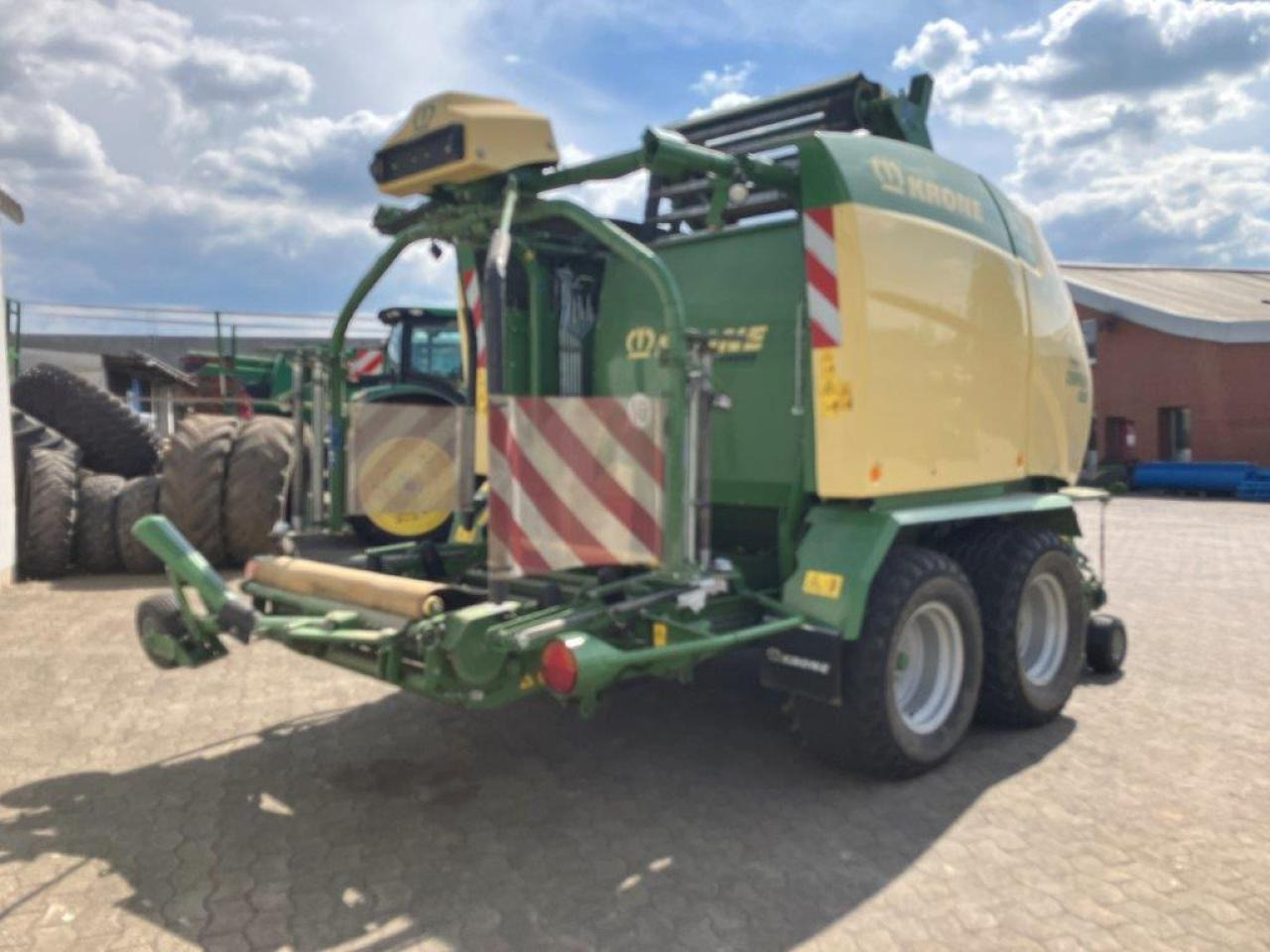 Krone CF 155 XC Comprima - Silindirik balya makinesi: fotoğraf 4 Krone CF 155 XC Comprima - Silindirik balya makinesi: fotoğraf 4