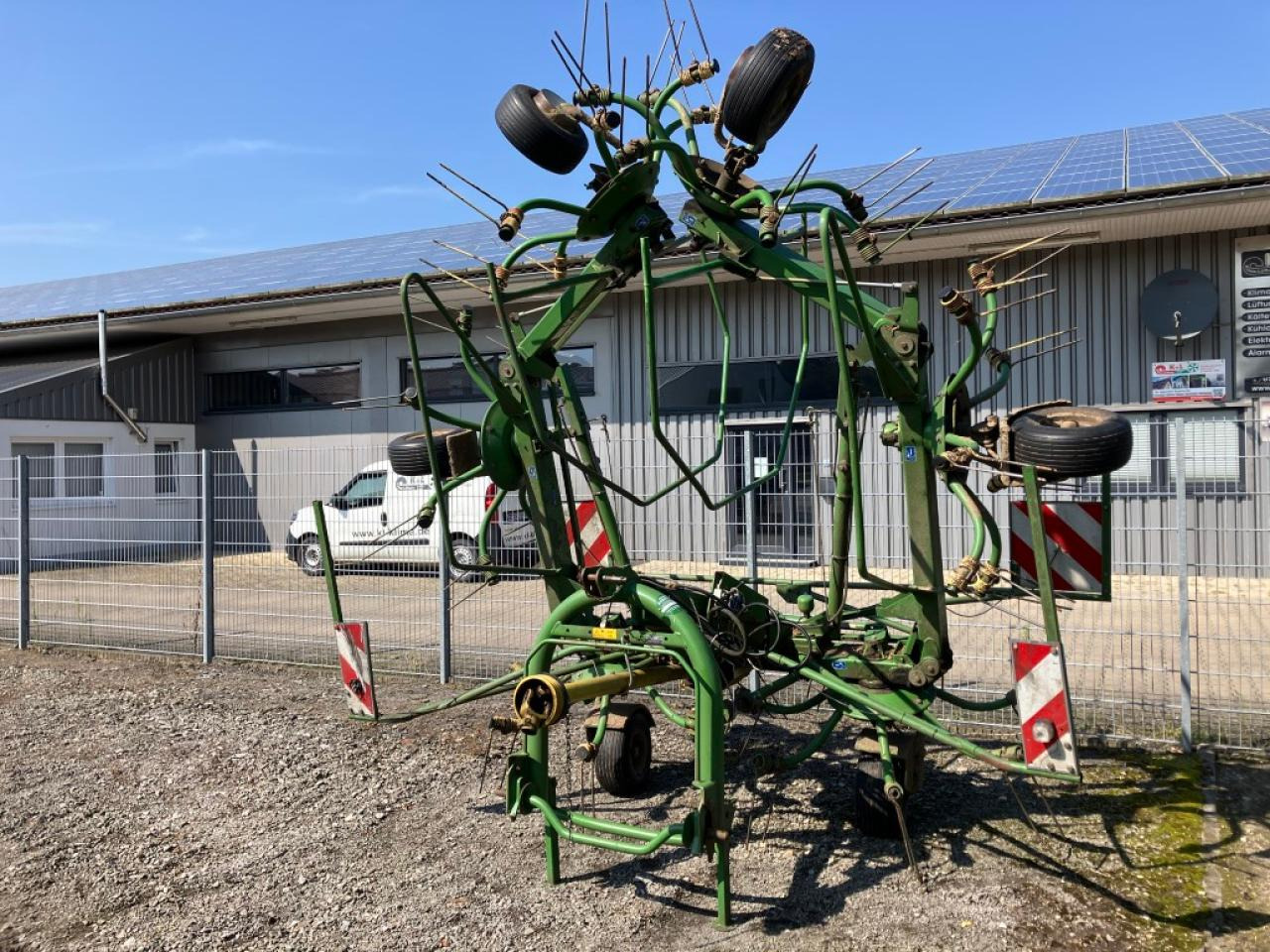Krone KW7.70/6x7 - Ot toplama tırmığı: fotoğraf 1 Krone KW7.70/6x7 - Ot toplama tırmığı: fotoğraf 1