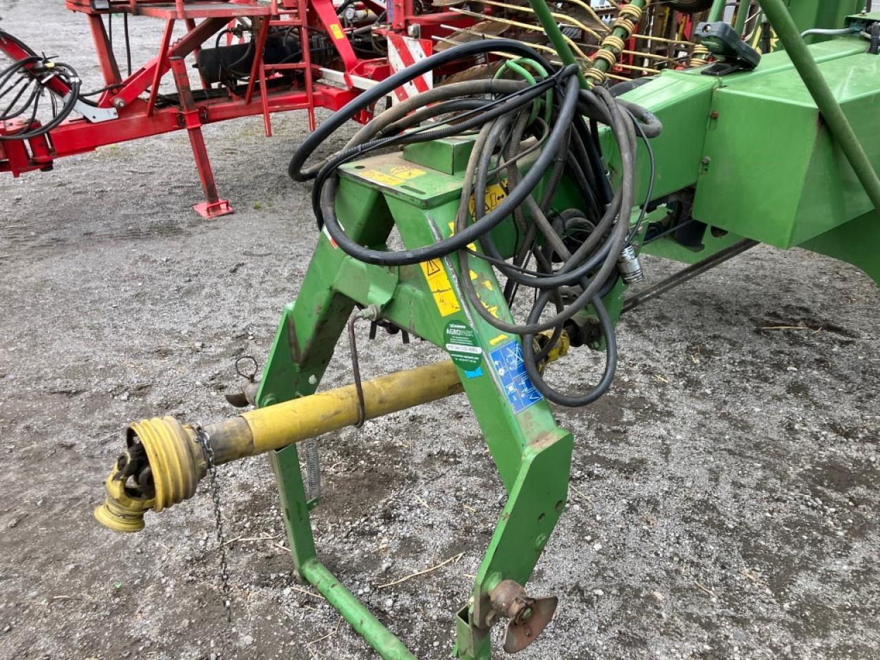 Krone SWADRO 1400 - Ot toplama tırmığı: fotoğraf 3 Krone SWADRO 1400 - Ot toplama tırmığı: fotoğraf 3
