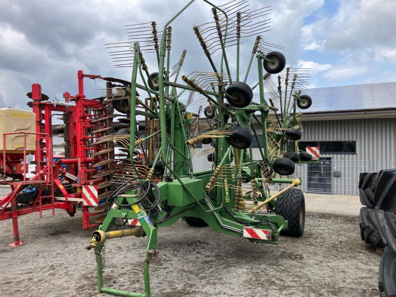 Krone SWADRO 1400 - Ot toplama tırmığı: fotoğraf 2 Krone SWADRO 1400 - Ot toplama tırmığı: fotoğraf 2