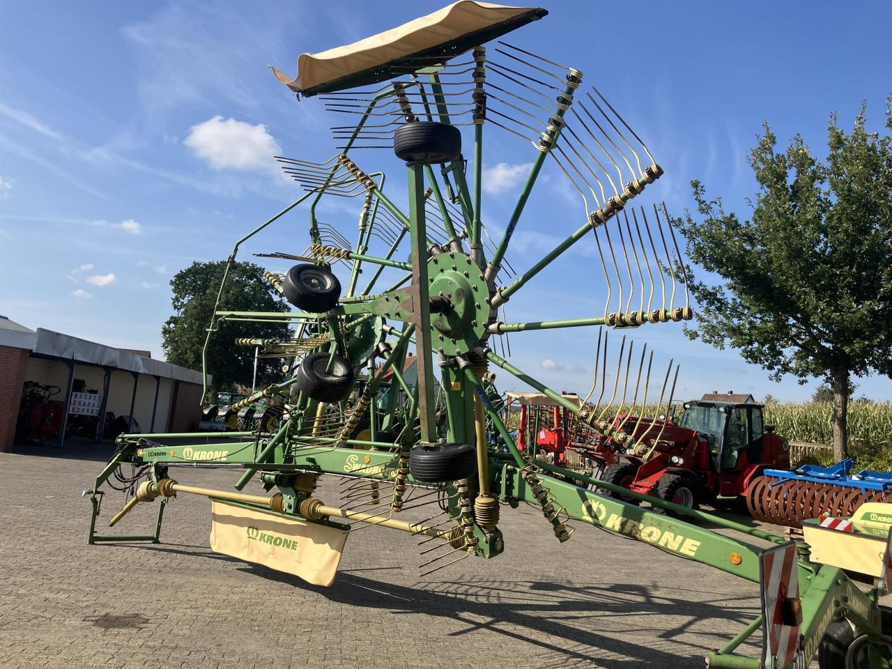 Krone SWADRO 810 - Ot toplama tırmığı: fotoğraf 3 Krone SWADRO 810 - Ot toplama tırmığı: fotoğraf 3