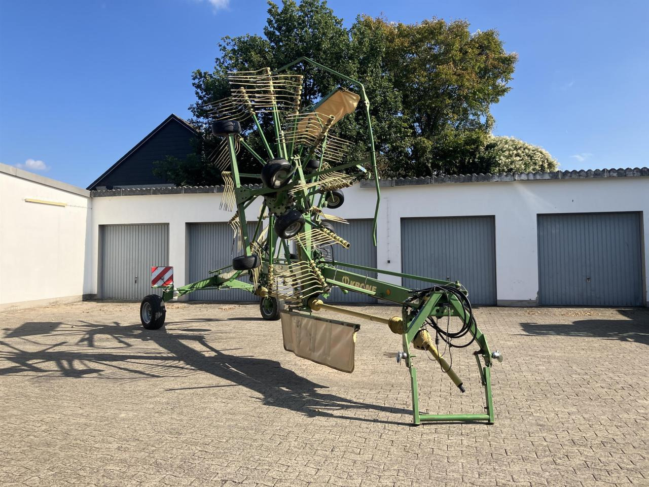 Krone SWADRO 810 - Ot toplama tırmığı: fotoğraf 2 Krone SWADRO 810 - Ot toplama tırmığı: fotoğraf 2
