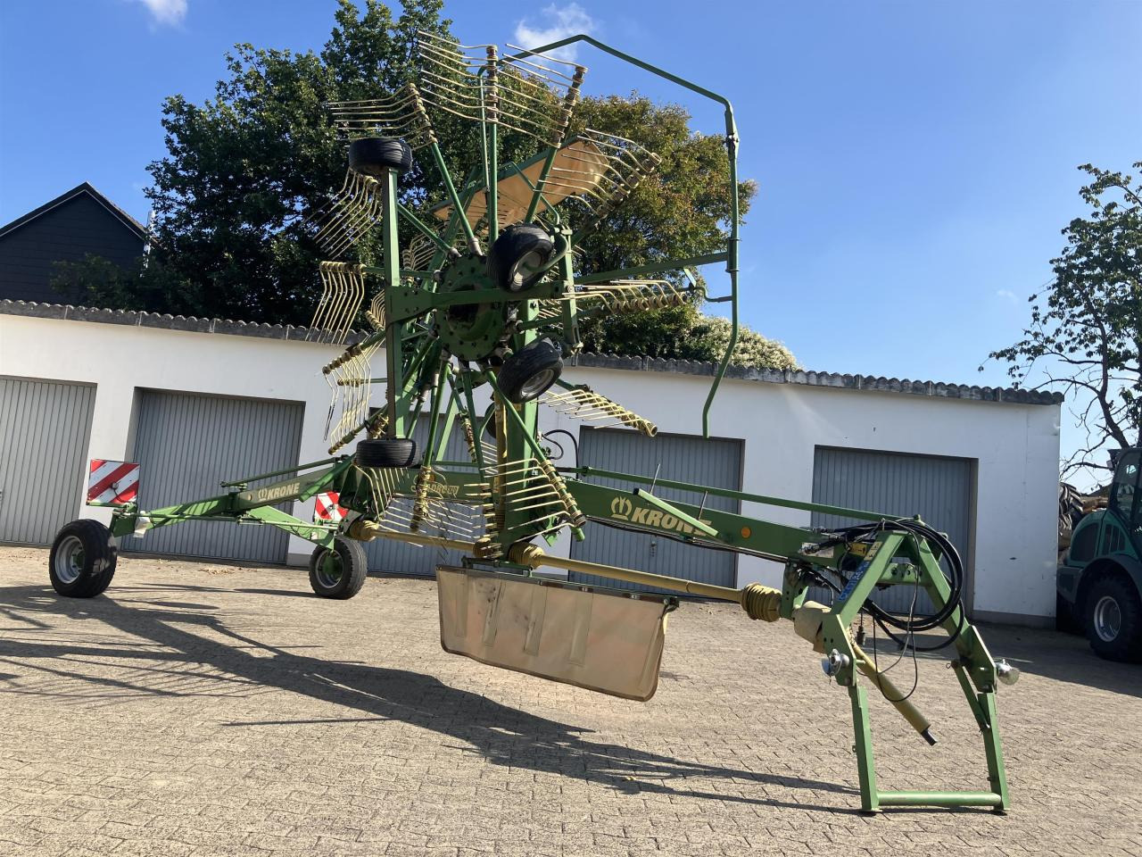 Krone SWADRO 810 - Ot toplama tırmığı: fotoğraf 1 Krone SWADRO 810 - Ot toplama tırmığı: fotoğraf 1