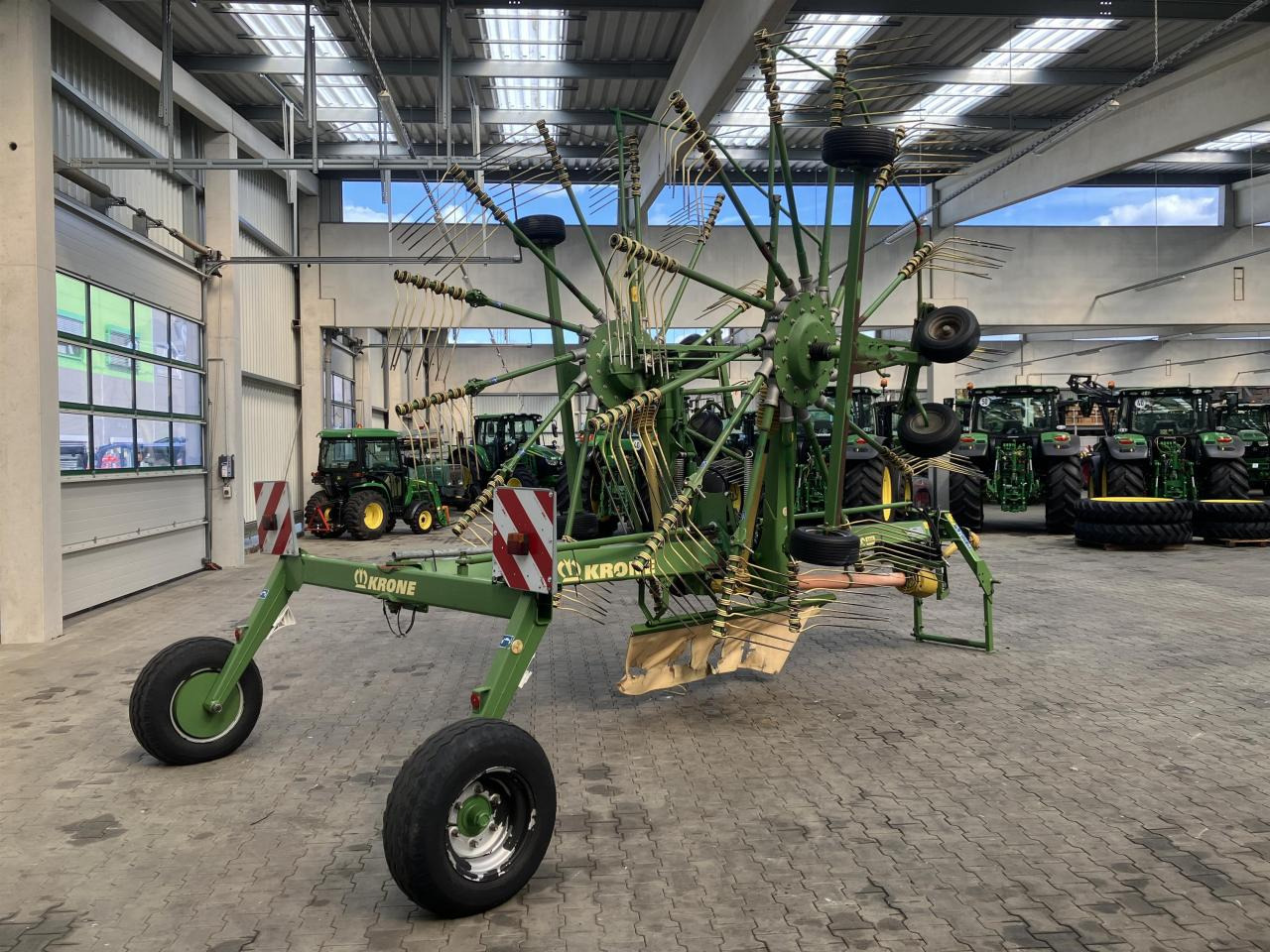 Krone SWADRO 900 - Ot toplama tırmığı: fotoğraf 3 Krone SWADRO 900 - Ot toplama tırmığı: fotoğraf 3