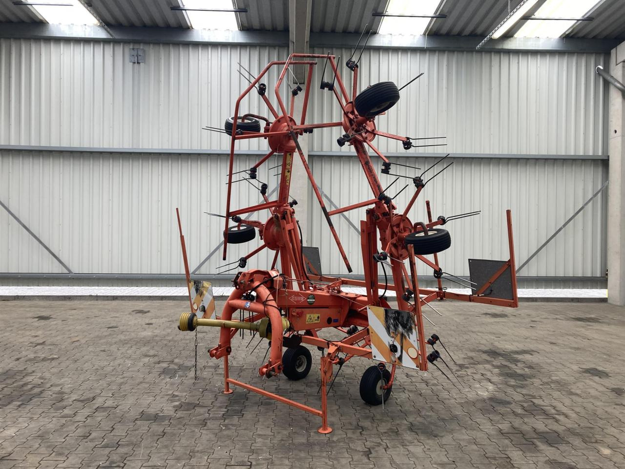 Kuhn GF 6301 MH - Ot toplama tırmığı: fotoğraf 1 Kuhn GF 6301 MH - Ot toplama tırmığı: fotoğraf 1