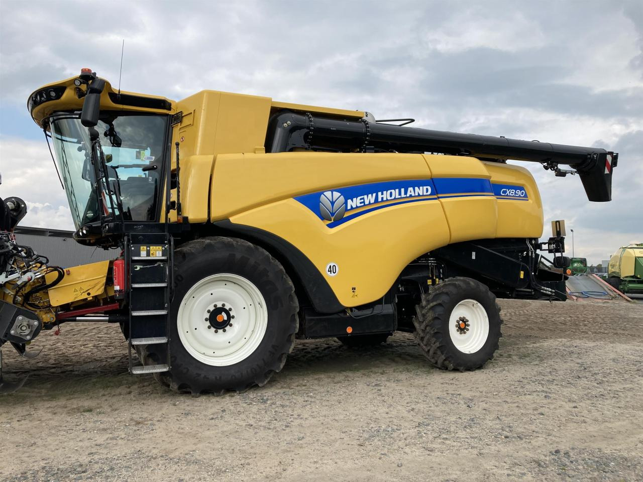 New Holland CX 8.90 - Biçerdöver: fotoğraf 1 New Holland CX 8.90 - Biçerdöver: fotoğraf 1