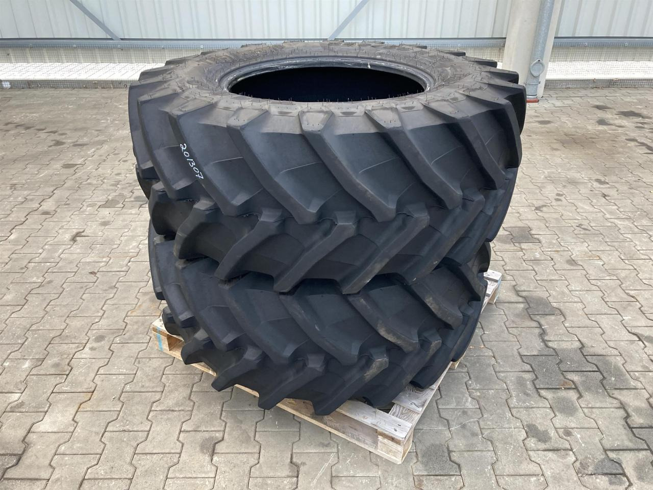 Trelleborg 540/65R28 - Lastik - Tarım araçları: fotoğraf 1 Trelleborg 540/65R28 - Lastik - Tarım araçları: fotoğraf 1