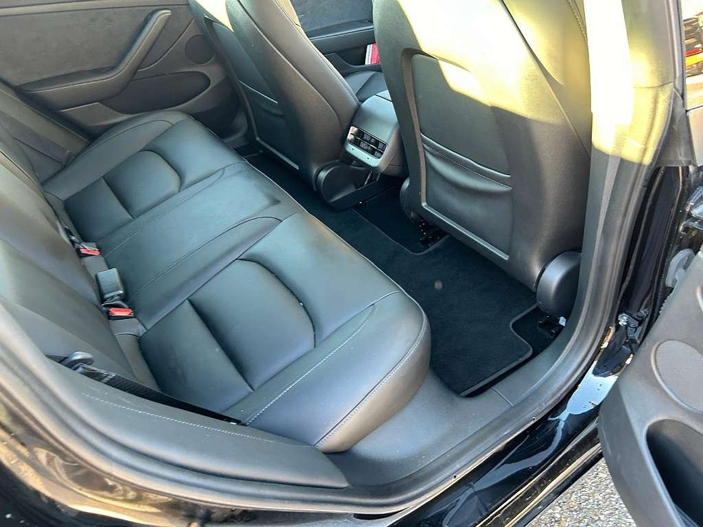 Binek araba Tesla Model 3 Long Range: fotoğraf 7