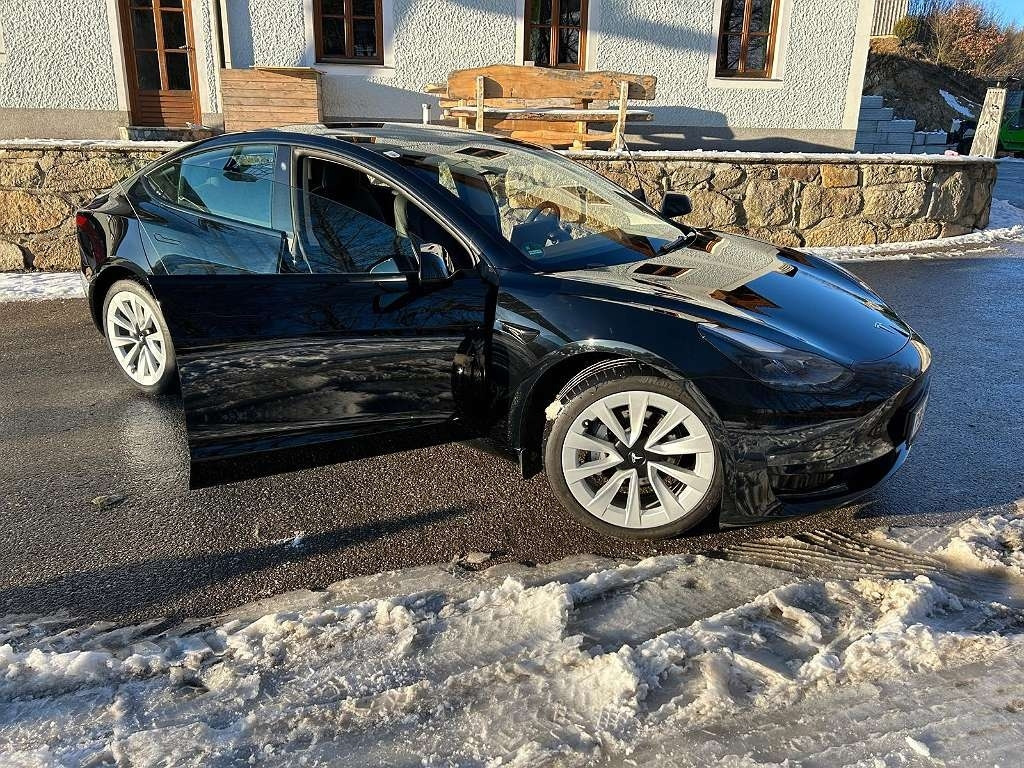Tesla Model 3 Long Range - Binek araba: fotoğraf 2 Tesla Model 3 Long Range - Binek araba: fotoğraf 2