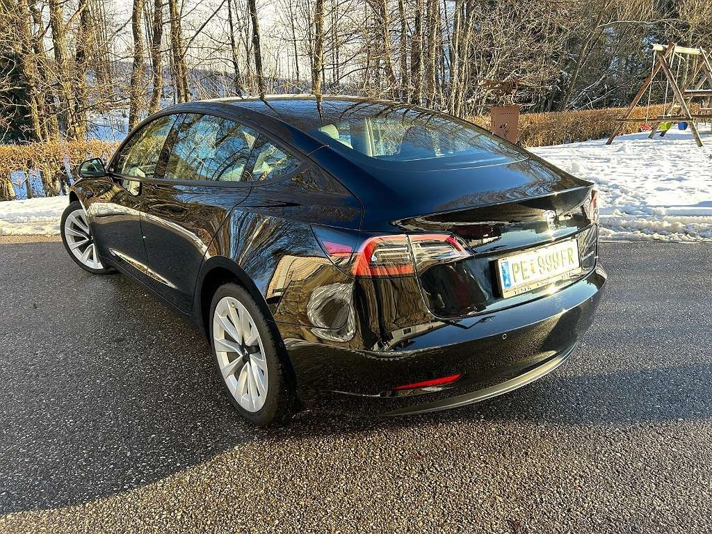 Binek araba Tesla Model 3 Long Range: fotoğraf 16
