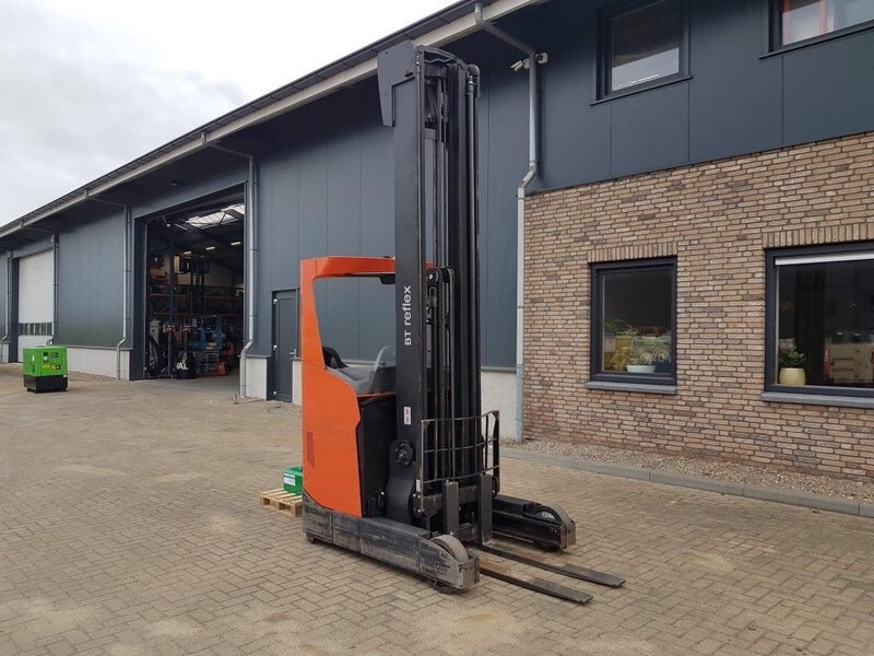 BT RRE180H Toyota 1.8 ton Triplex Freelift Sideshift Elektra Reachtruck - Reach truck: fotoğraf 2 BT RRE180H Toyota 1.8 ton Triplex Freelift Sideshift Elektra Reachtruck - Reach truck: fotoğraf 2