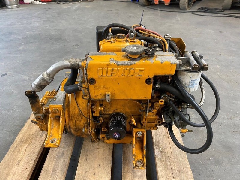 Caterpillar Vetus M205 7.7 kW / 10.5 PK Marine Diesel motor met keerkoppeling - Motor: fotoğraf 1 Caterpillar Vetus M205 7.7 kW / 10.5 PK Marine Diesel motor met keerkoppeling - Motor: fotoğraf 1