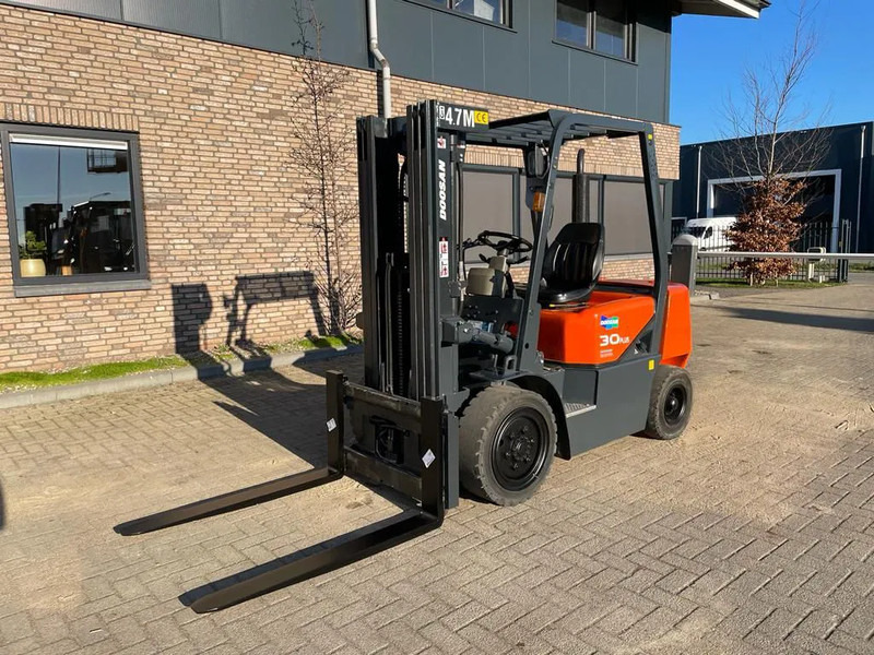 Doosan D30G Yanmar 3 ton Triplex Freelift Sideshift Diesel Heftruck 470 cm hefhoogte - Dizel forklift: fotoğraf 1 Doosan D30G Yanmar 3 ton Triplex Freelift Sideshift Diesel Heftruck 470 cm hefhoogte - Dizel forklift: fotoğraf 1