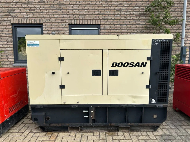 Doosan G40 Mitsubishi Leroy Somer 40 kVA Silent Rental generatorset - Elektrikli jeneratör: fotoğraf 1 Doosan G40 Mitsubishi Leroy Somer 40 kVA Silent Rental generatorset - Elektrikli jeneratör: fotoğraf 1