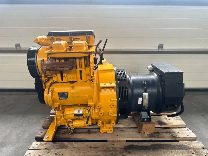 Hatz 2M41 Stamford 17.5 kVA generatorset - Elektrikli jeneratör: fotoğraf 4 Hatz 2M41 Stamford 17.5 kVA generatorset - Elektrikli jeneratör: fotoğraf 4