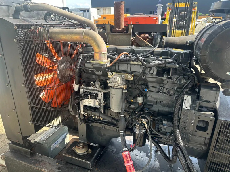 Himoinsa Iveco NEF 60 TE2 Stamford 200 kVA generatorset - Elektrikli jeneratör: fotoğraf 4 Himoinsa Iveco NEF 60 TE2 Stamford 200 kVA generatorset - Elektrikli jeneratör: fotoğraf 4