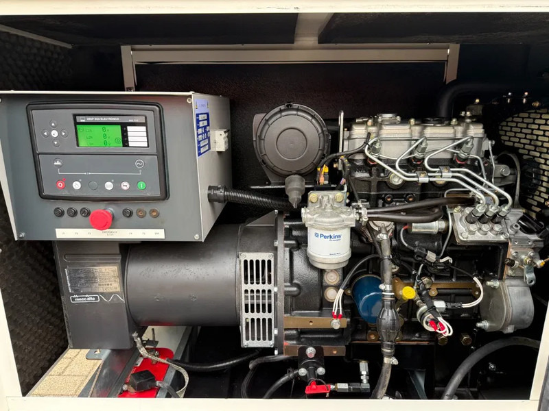 Perkins 403A-15 Mecc Alte Spa 17 kVA Silent generatorset as New ! 250 hours ! - Elektrikli jeneratör: fotoğraf 2 Perkins 403A-15 Mecc Alte Spa 17 kVA Silent generatorset as New ! 250 hours ! - Elektrikli jeneratör: fotoğraf 2