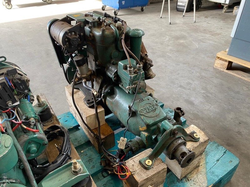 Volvo Penta C-10 Marine 10 PK Benzine motor met keerkoppeling - Motor: fotoğraf 2 Volvo Penta C-10 Marine 10 PK Benzine motor met keerkoppeling - Motor: fotoğraf 2