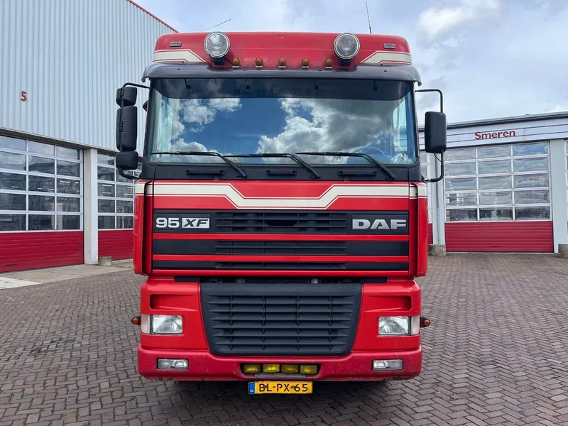 DAF XF FAR 95XF.380 EURO 2 - Hayvan nakil aracı kamyon: fotoğraf 2 DAF XF FAR 95XF.380 EURO 2 - Hayvan nakil aracı kamyon: fotoğraf 2