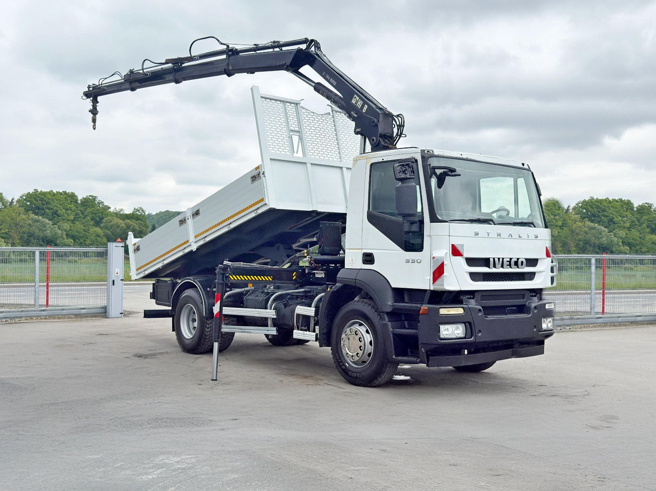 Iveco STRALIS 330 *HIAB 144 BS-3 HIDUO* TOPZUSTAND - Damperli kamyon, Vinçli kamyon: fotoğraf 2 Iveco STRALIS 330 *HIAB 144 BS-3 HIDUO* TOPZUSTAND - Damperli kamyon, Vinçli kamyon: fotoğraf 2