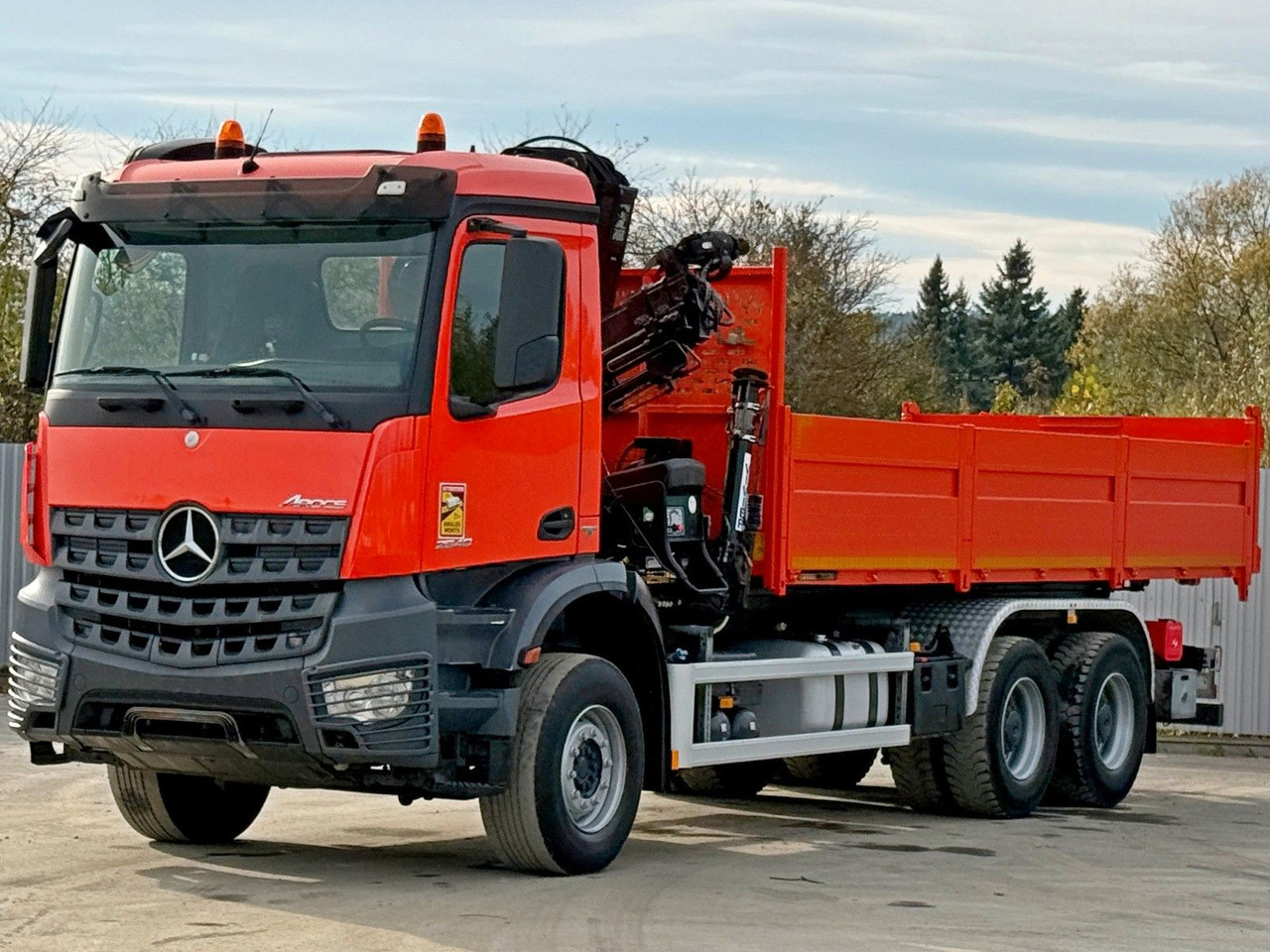 Mercedes-Benz AROCS 2640 *HIAB 144 BS - 3/FUNK + * 6x4 - Damperli kamyon, Vinçli kamyon: fotoğraf 4 Mercedes-Benz AROCS 2640 *HIAB 144 BS - 3/FUNK + * 6x4 - Damperli kamyon, Vinçli kamyon: fotoğraf 4