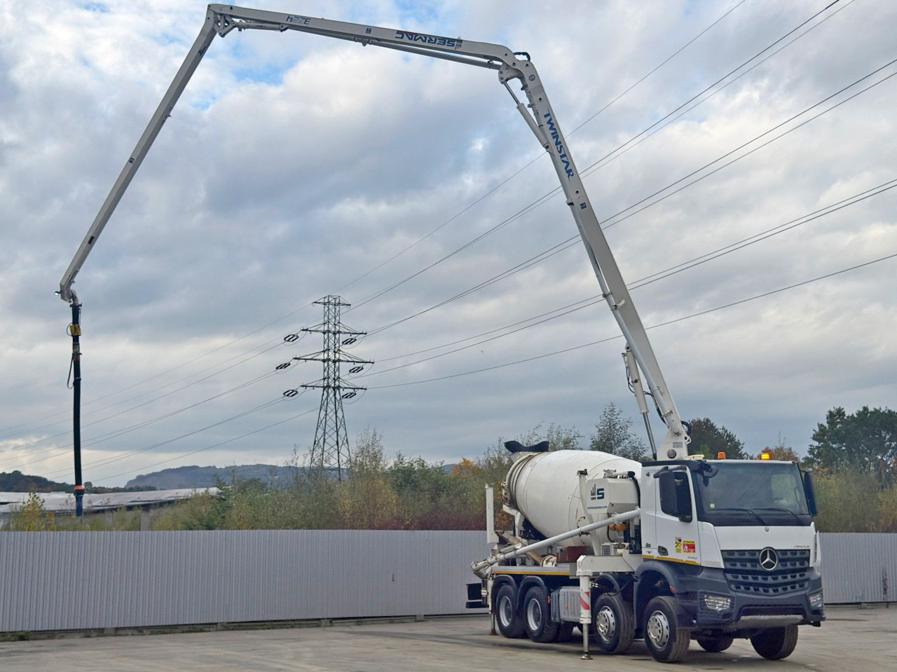 Mercedes-Benz AROCS 3743 * Betonpumpe + FUNK * 8x4 * TOP - Mobil beton pompası: fotoğraf 3 Mercedes-Benz AROCS 3743 * Betonpumpe + FUNK * 8x4 * TOP - Mobil beton pompası: fotoğraf 3