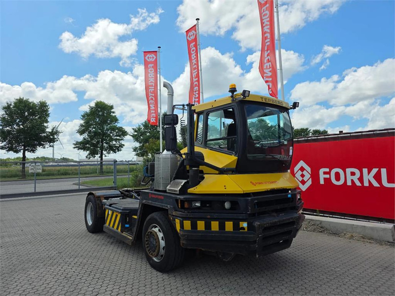 Terberg RT222 4x4 - Terminal çekiciler: fotoğraf 1 Terberg RT222 4x4 - Terminal çekiciler: fotoğraf 1