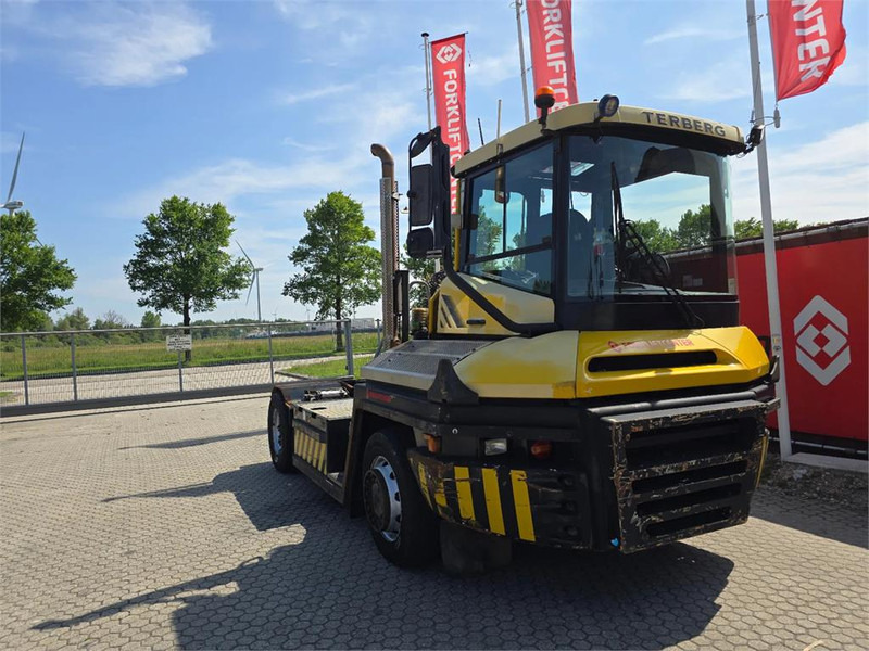 Terberg RT223 4x4 - Terminal çekiciler: fotoğraf 1 Terberg RT223 4x4 - Terminal çekiciler: fotoğraf 1