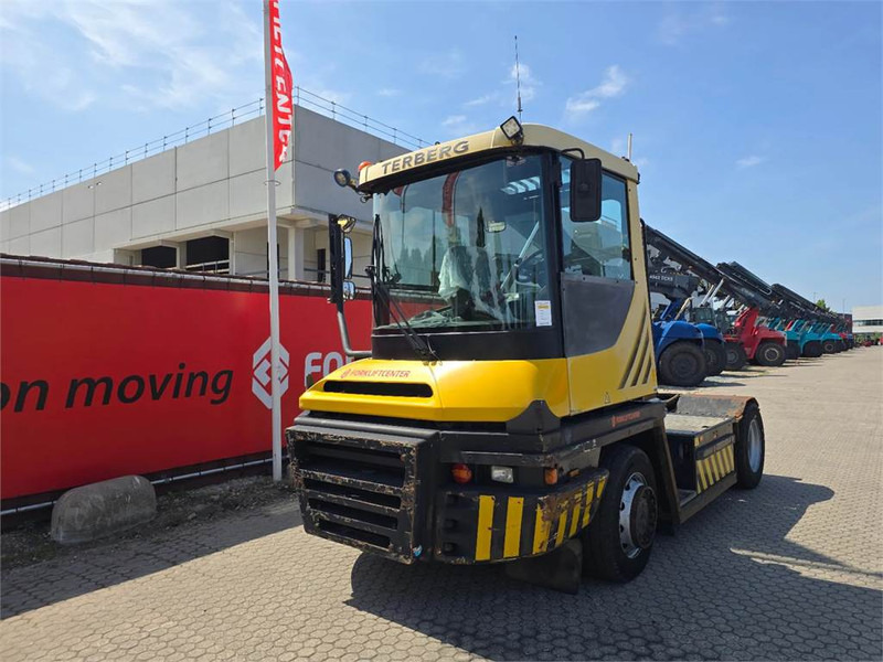 Terberg RT223 4x4 - Terminal çekiciler: fotoğraf 2 Terberg RT223 4x4 - Terminal çekiciler: fotoğraf 2