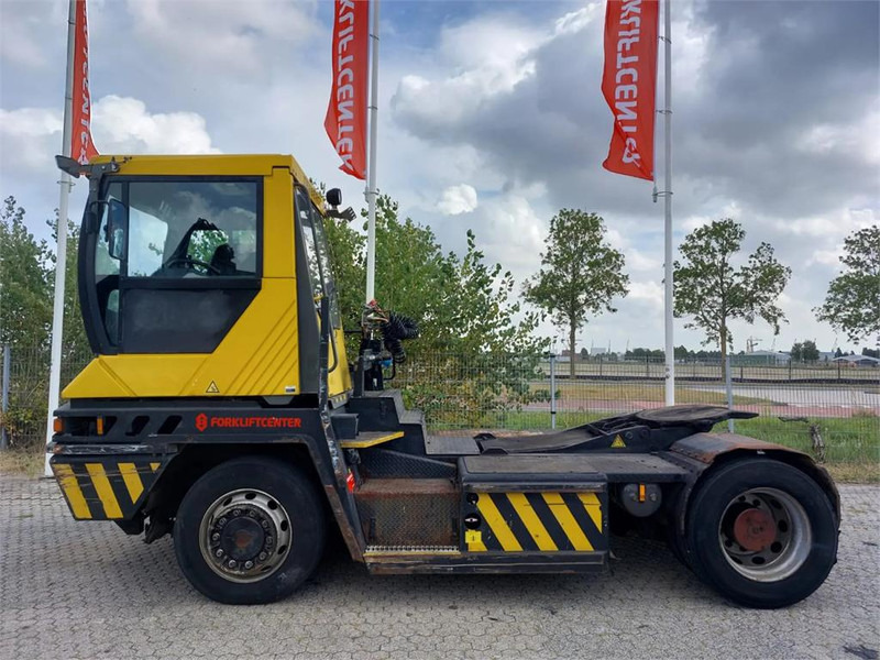Terberg RT282 4x4 - Terminal çekiciler: fotoğraf 4 Terberg RT282 4x4 - Terminal çekiciler: fotoğraf 4