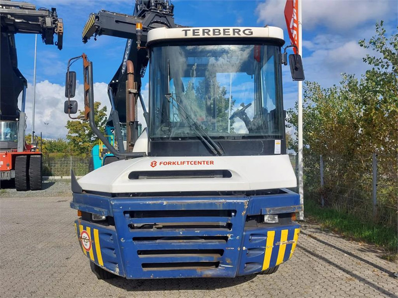 Terberg RT283 4x4 - Terminal çekiciler: fotoğraf 5 Terberg RT283 4x4 - Terminal çekiciler: fotoğraf 5