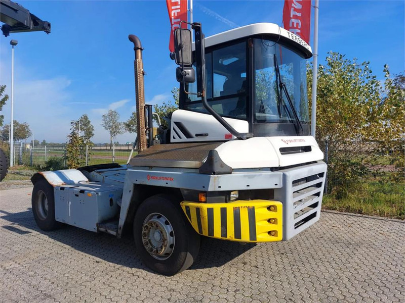 Terberg TT223 - Terminal çekiciler: fotoğraf 1 Terberg TT223 - Terminal çekiciler: fotoğraf 1