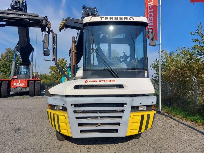 Terberg TT223 - Terminal çekiciler: fotoğraf 5 Terberg TT223 - Terminal çekiciler: fotoğraf 5