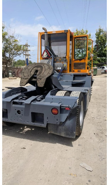 Terberg YT182 - Terminal çekiciler: fotoğraf 5 Terberg YT182 - Terminal çekiciler: fotoğraf 5