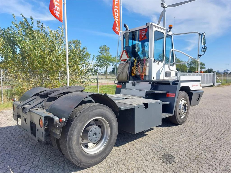 Terberg YT182 - Terminal çekiciler: fotoğraf 5 Terberg YT182 - Terminal çekiciler: fotoğraf 5