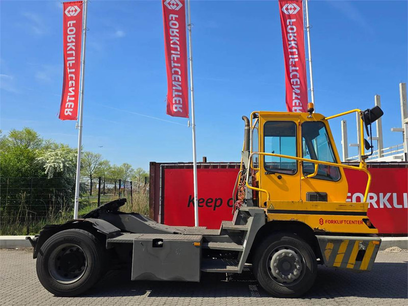 Terberg YT182 - Terminal çekiciler: fotoğraf 3 Terberg YT182 - Terminal çekiciler: fotoğraf 3
