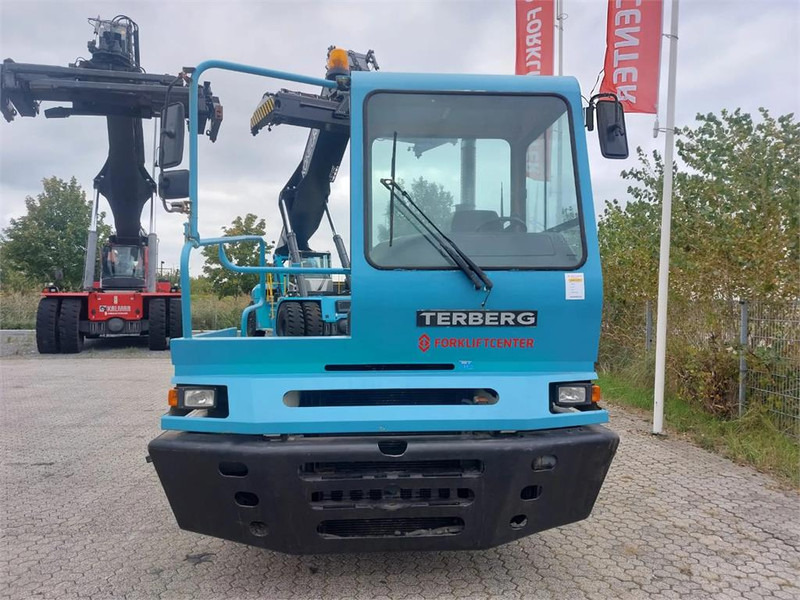 Terberg YT182 - Terminal çekiciler: fotoğraf 5 Terberg YT182 - Terminal çekiciler: fotoğraf 5