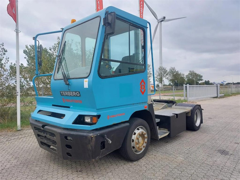 Terberg YT182 - Terminal çekiciler: fotoğraf 2 Terberg YT182 - Terminal çekiciler: fotoğraf 2