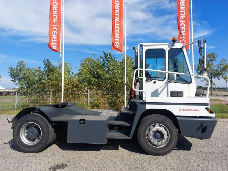 Terberg YT182 - Terminal çekiciler: fotoğraf 3 Terberg YT182 - Terminal çekiciler: fotoğraf 3
