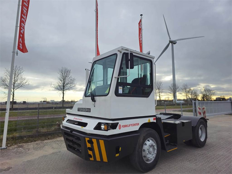Terberg YT220 - Terminal çekiciler: fotoğraf 2 Terberg YT220 - Terminal çekiciler: fotoğraf 2