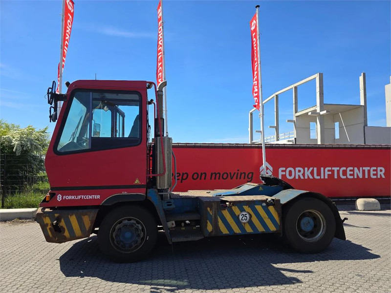 Terberg YT222 - Terminal çekiciler: fotoğraf 4 Terberg YT222 - Terminal çekiciler: fotoğraf 4