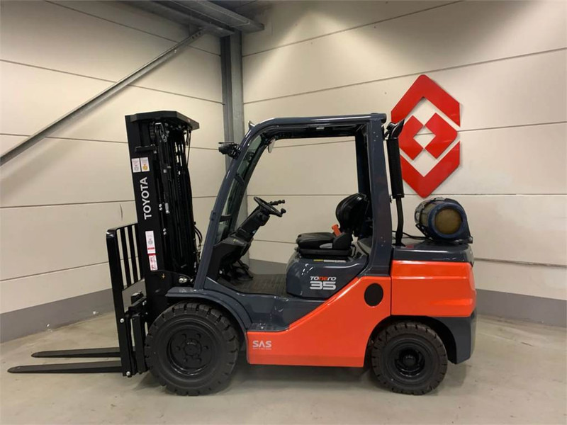 Toyota 02-8FGJF35 - LPG forklift: fotoğraf 2 Toyota 02-8FGJF35 - LPG forklift: fotoğraf 2