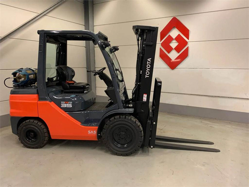 Toyota 02-8FGJF35 - LPG forklift: fotoğraf 1 Toyota 02-8FGJF35 - LPG forklift: fotoğraf 1
