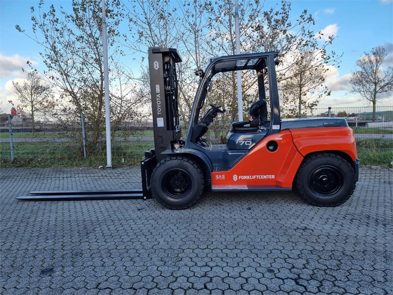 Toyota 8FD70F - Dizel forklift: fotoğraf 2 Toyota 8FD70F - Dizel forklift: fotoğraf 2