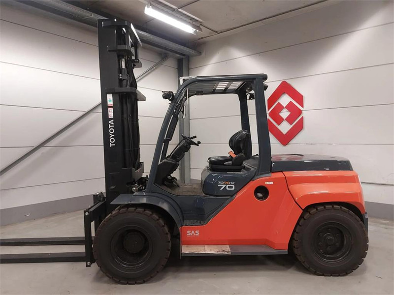 Toyota 8FD70F - Dizel forklift: fotoğraf 2 Toyota 8FD70F - Dizel forklift: fotoğraf 2