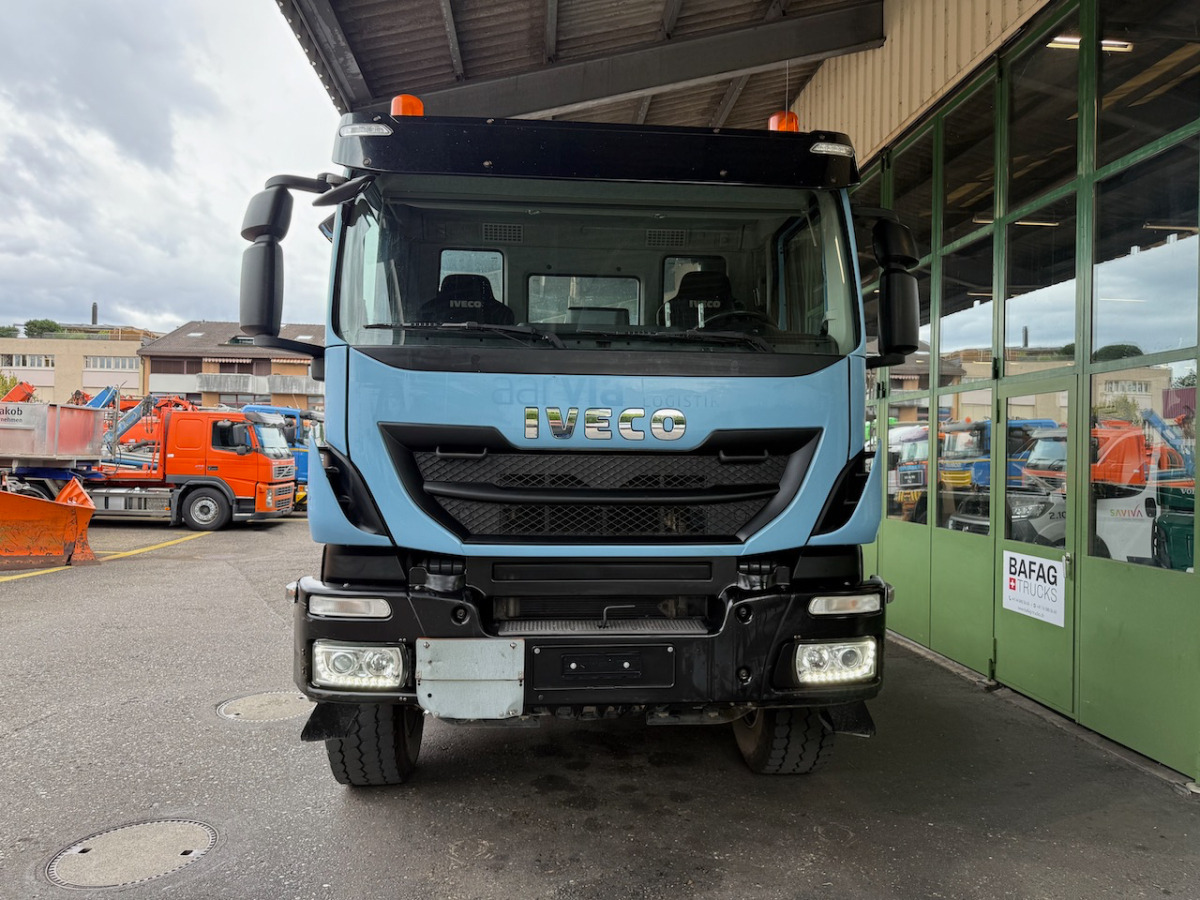 IVECO 340T45 Trakker 8x4 - Kancalı yükleyici kamyon: fotoğraf 3 IVECO 340T45 Trakker 8x4 - Kancalı yükleyici kamyon: fotoğraf 3