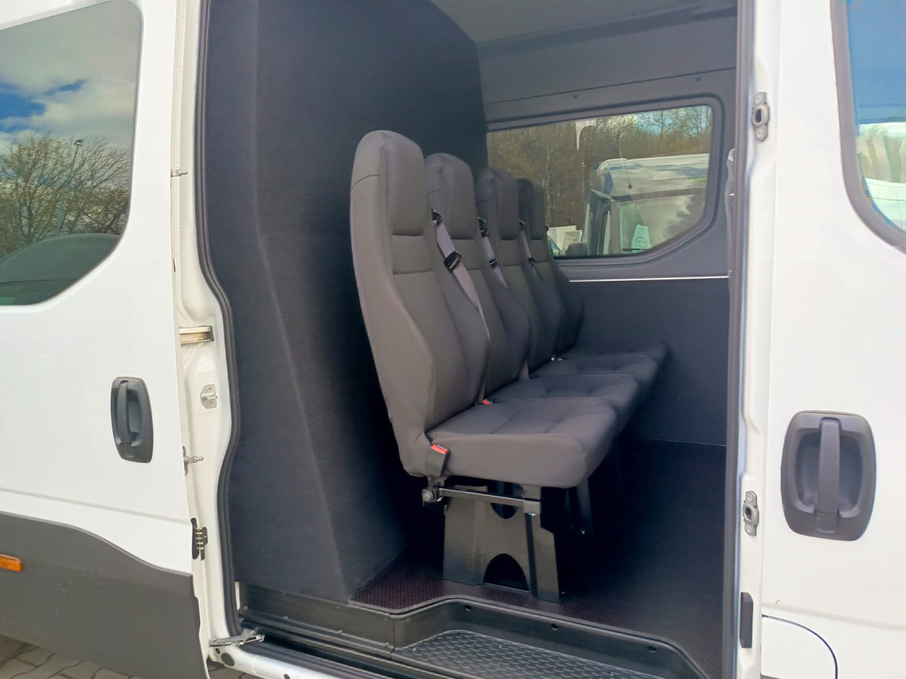 IVECO Daily 35 180 7-Sitzer - Minivan, Çift kabin kamyonet: fotoğraf 1 IVECO Daily 35 180 7-Sitzer - Minivan, Çift kabin kamyonet: fotoğraf 1
