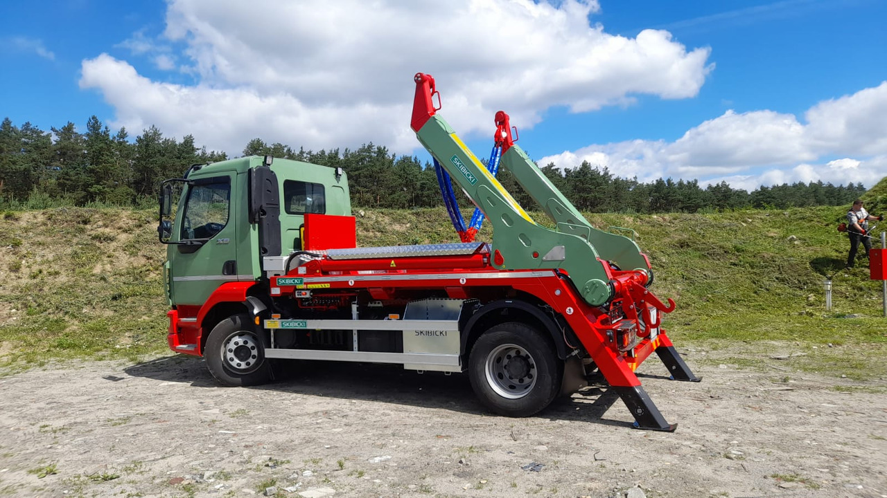 IVECO EUROCARGO ML 180E28/P - Hidrolift kamyon: fotoğraf 1 IVECO EUROCARGO ML 180E28/P - Hidrolift kamyon: fotoğraf 1