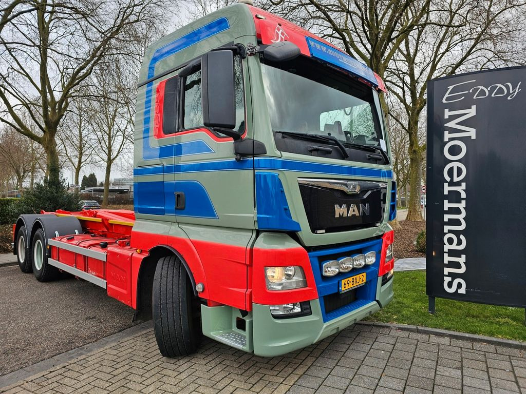 MAN TGX 26.560 XLX 6x4 Abrollkipper - Kancalı yükleyici kamyon: fotoğraf 1 MAN TGX 26.560 XLX 6x4 Abrollkipper - Kancalı yükleyici kamyon: fotoğraf 1