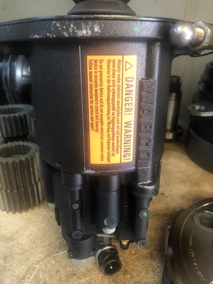 MERCEDES-BENZ ACTROS MP4 CLUTCH BOOSTER - Debriyaj silindiri - Kamyon: fotoğraf 2 MERCEDES-BENZ ACTROS MP4 CLUTCH BOOSTER - Debriyaj silindiri - Kamyon: fotoğraf 2